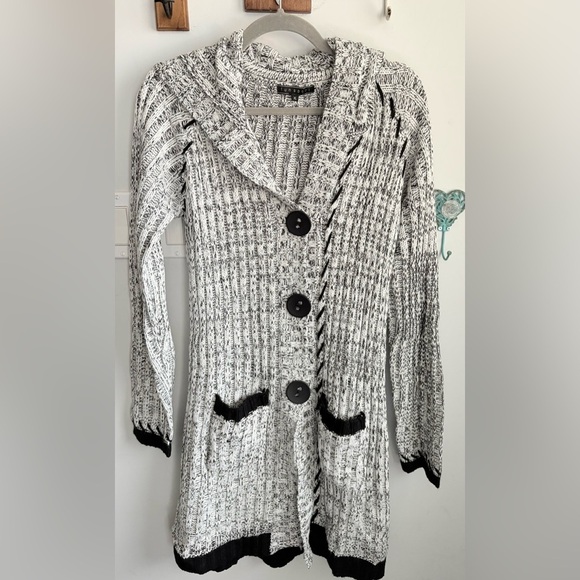 Cozy Black and White Knit Sweater with hood - Picture 1 of 9